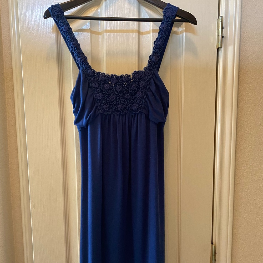 Blue knee-length dress with floral lace neckline
